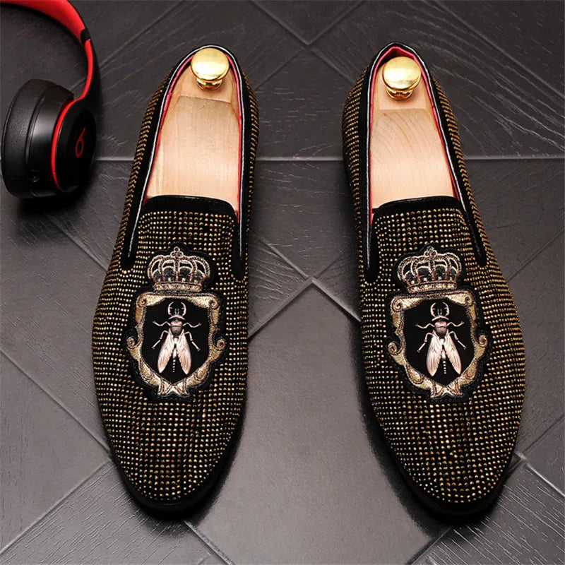 NEW Pointed Toe Embroidery Rhinestone Flats Shoes For Men Male Wedding Dress Prom Homecoming Shoes Zapatos Hombre Vestir