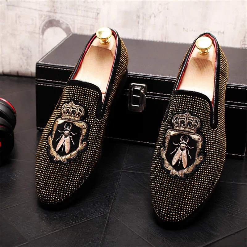 NEW Pointed Toe Embroidery Rhinestone Flats Shoes For Men Male Wedding Dress Prom Homecoming Shoes Zapatos Hombre Vestir