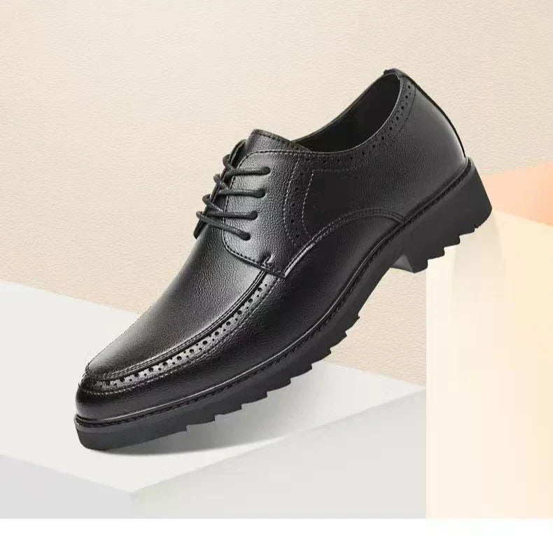 New Lace Designer Black Dress Shoes for Men Spring Autumn Fashion Business Casual Shoes Male Soft Sole Retro Leather Shoe Man