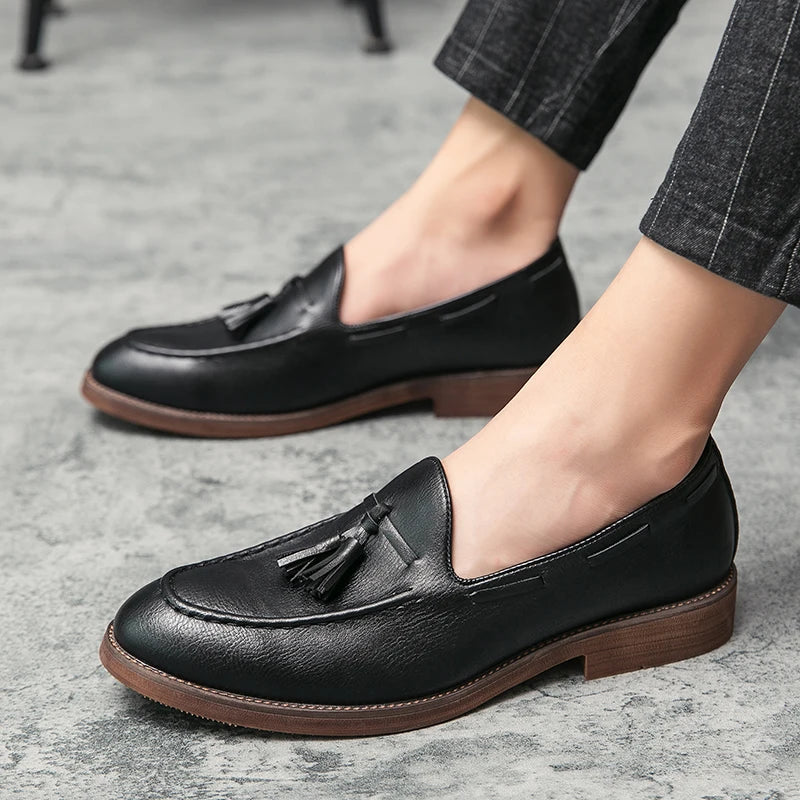 حذاء لوفر رجالي صغير بحافة مزينة و بكعب منخفض من جلد البولي يوريثان، حذاء عملي كاجوال ورسمي للرجال