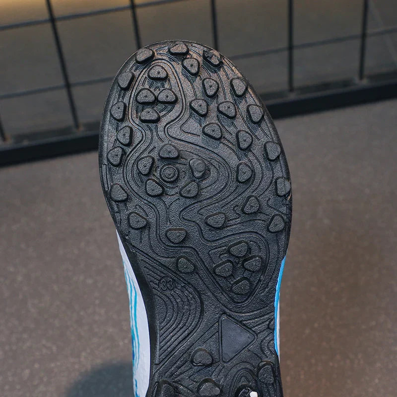 Children Soccer Cleats Fashion Design Breathable Non-slippery Soccer Shoes for Boys and Girls