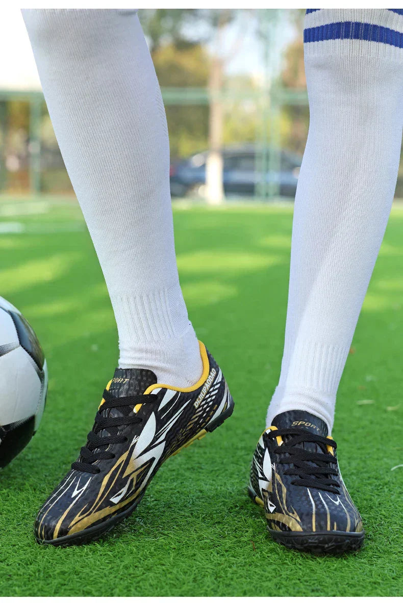 Outdoor Children's Football Shoes Low-cut Kids Soccer Shoes Sports Shoes Comfy Non-Slip Training Shoes For Boys Futsal Sneakers