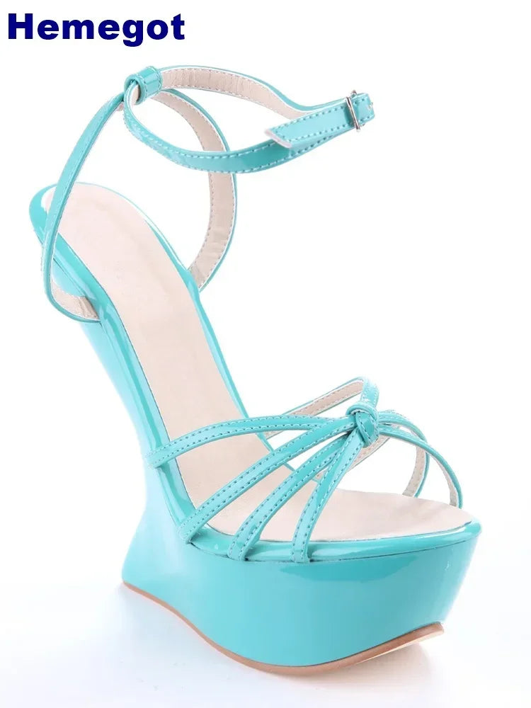 2025 Platform Open Toe Weird Heel Sandals Summer New Cross Strap Street Buckle Party Sandal Solid Color Fashion Women Sandals