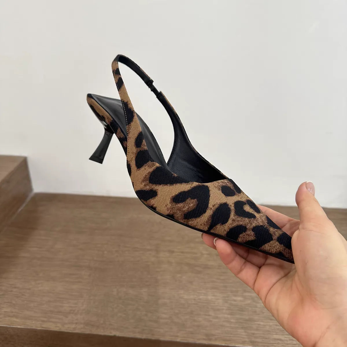 Spring Plus Size Selling Season Elegant Pointed Stiletto Sandals Fashion Leopard Print Design French Niche Women's High Heels.