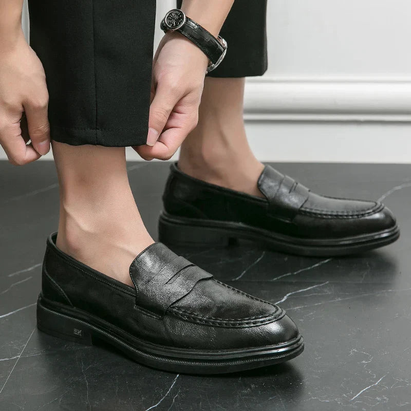 Men's Classic Leather Casual Shoes With Anti-Slip Thick Sole  Outdoor Walking Shoe  Pointed  Toe Comfortable And Durable Loafers