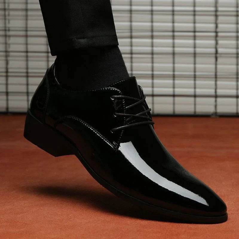 Black Pointed Toe Bright Upper Dress Shoes Man Elegant and Classic Leather Not Casual Office Business 39 Social Shoe for Men