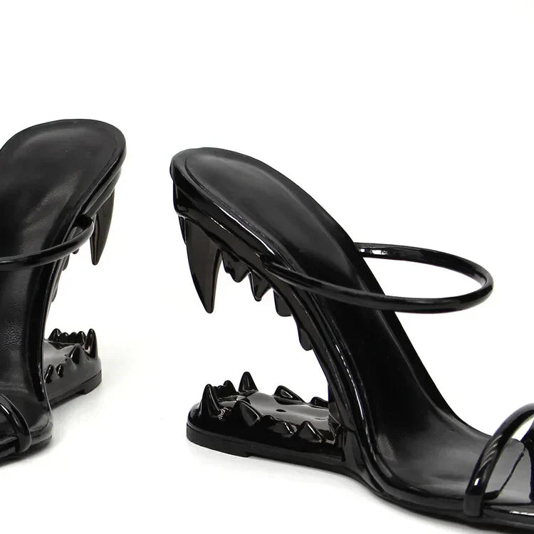 Big Gold Chain Peep Toe Tiger Teeth Heel Sandals 2024 New Fashion Silvery Beach Party Outdoors Women's Slippers Size 35-43