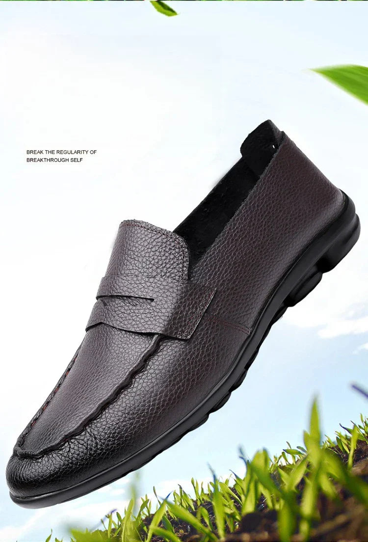 2026 Spring Autumn New Loafers Male Solid Color Fashion Casual Leather Shoes Male Soft Sole Light Driving Shoes Man