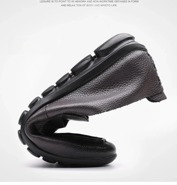 2026 Spring Autumn New Loafers Male Solid Color Fashion Casual Leather Shoes Male Soft Sole Light Driving Shoes Man