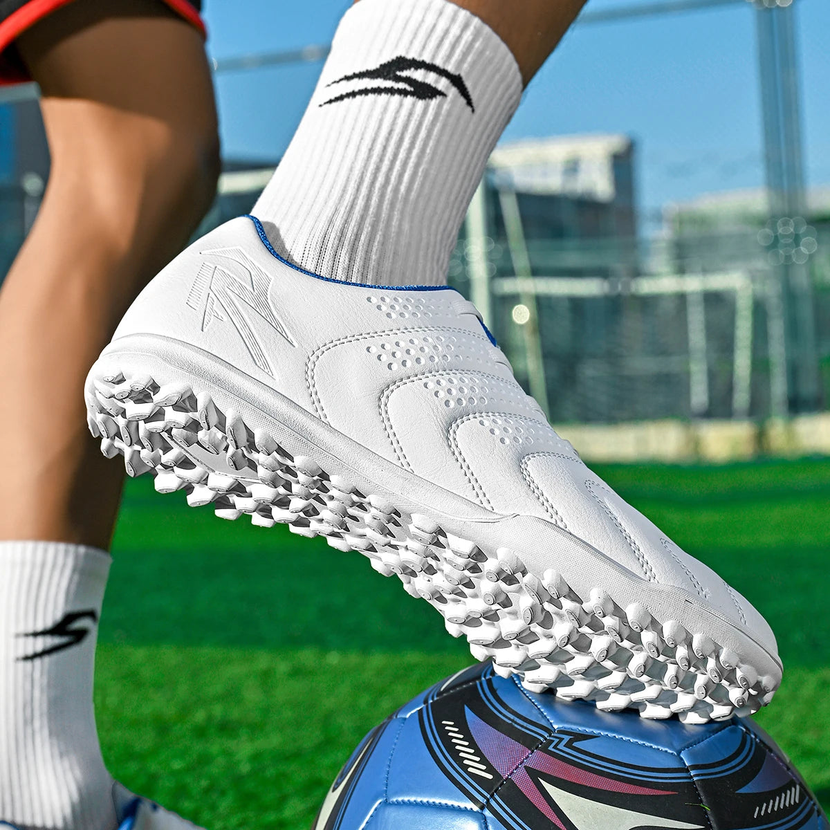 TF grass football boots are lightweight, comfortable, non slip, stylish, durable in appearance, and have a sturdy structure