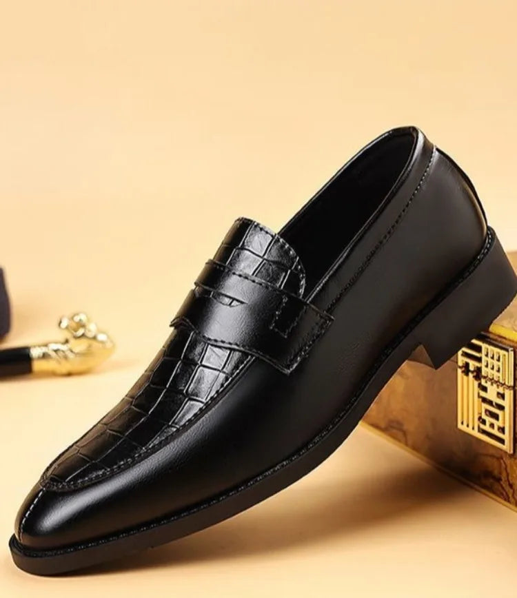 New Men's Leather Shoes Business Casual British Style Breathable Slip-on Loafers Pointed Toe Fashion Sneakers