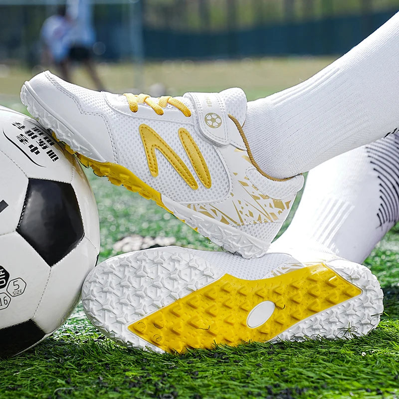 Ultralight Outdoor Soccer Sneakers Sweat-wicking Breathable Lining Reinforced Heel Protection Stable Stud Sole Daily Football
