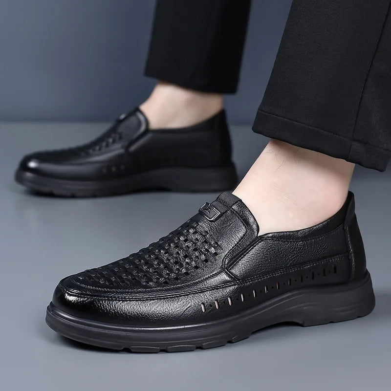 Summer New Designer Hallow Leather Shoes Man Breathable Soft Sole Business Casual Shoes Male Fashion Loafers Shoes for Man