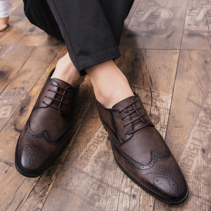 Lace-up casual leather shoes Men's wedding carved Brogues men's formal business pointed shoes Groom's leather shoes