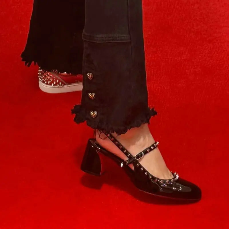 2026 New Style Thick Heel Rivet Mary Jane Shoes Female Summer French Temperament One-Word Buckle Strap Black Round Head Sandals