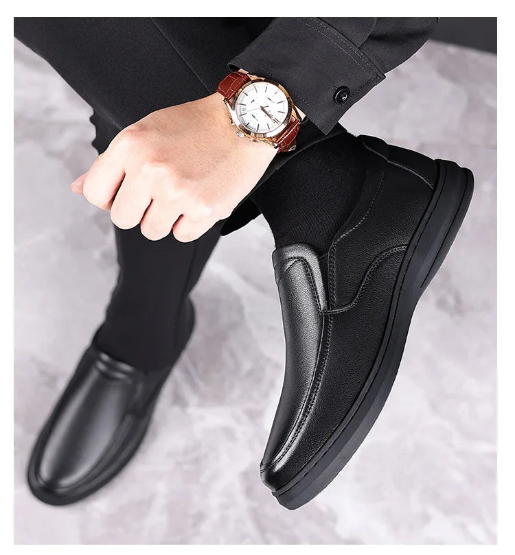 2025 Casual Men's leather Shoes Summer soft soled dad shoe Versatile classic Male shoes Breathable genuine leather loafers Homme