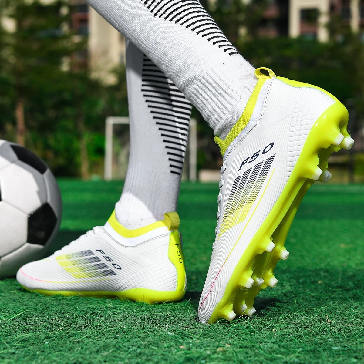 TF/FG Men Football Shoes Society Cleats Fast Soccer Shoes Non-Slip Grass Training Football Field Boots Sneaker Match Unisex