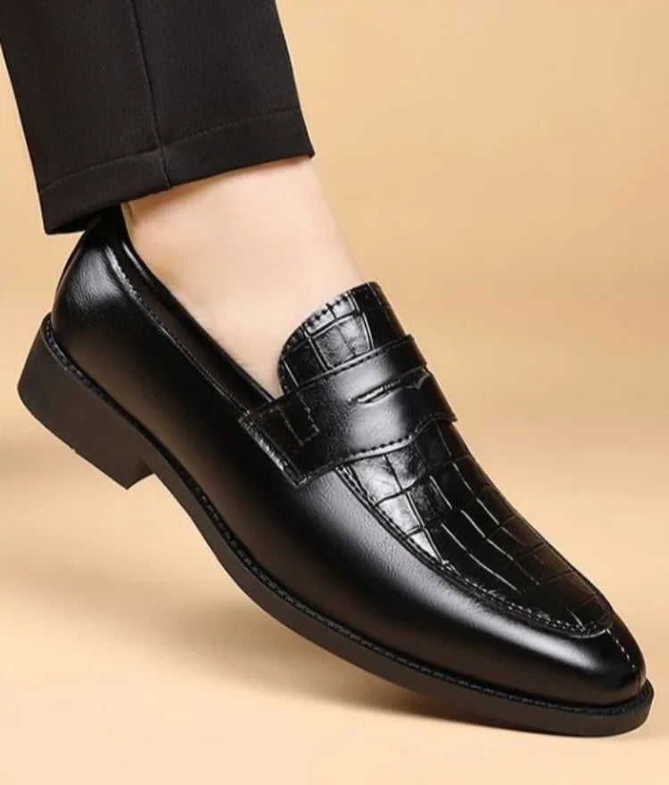 New Men's Leather Shoes Business Casual British Style Breathable Slip-on Loafers Pointed Toe Fashion Sneakers