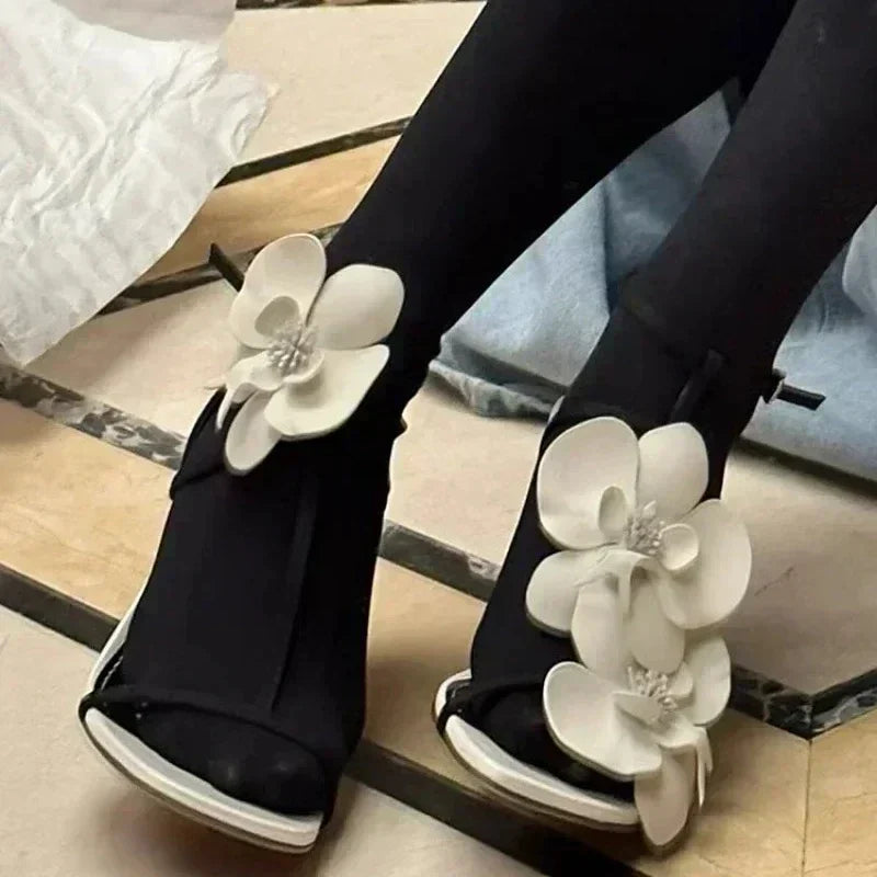 Elegant White Flower Decoration Heeled Sandals for Women Sexy Open Toe Ankle Strap Designer Shoes Fashion Wedding Bridal Shoes