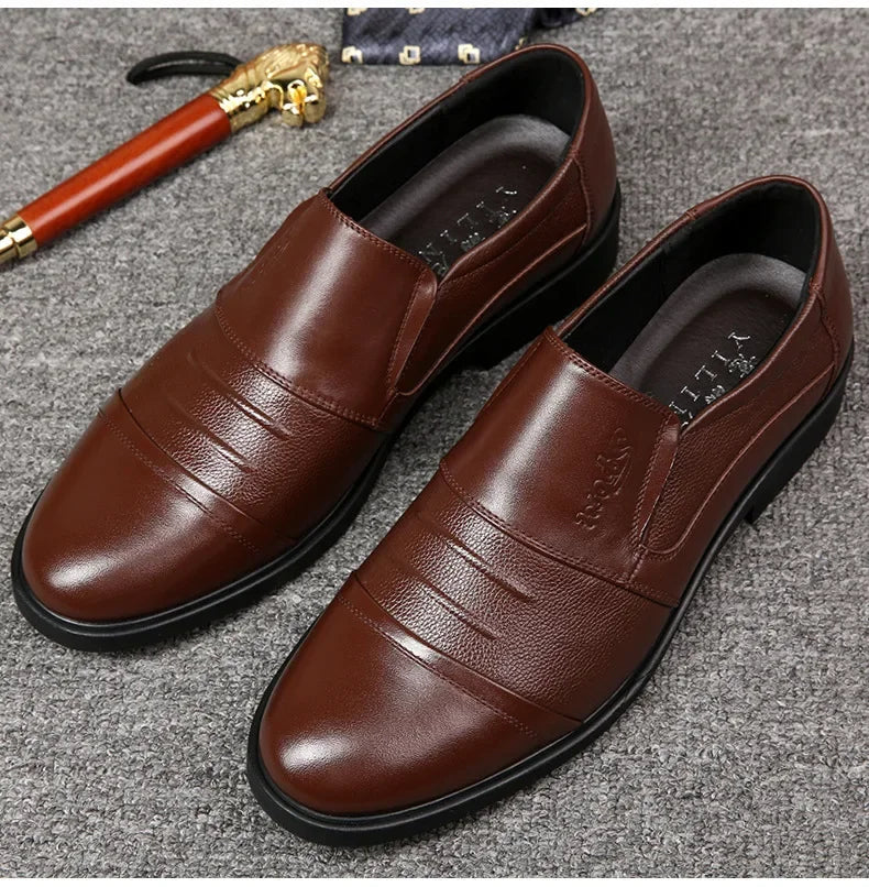 أحذية رجالية من الجلد الطبيعي أحذية كاجوال للأعمال بنعل مخيط ثلاثي للرجال في منتصف العمر وكبار السن 2025