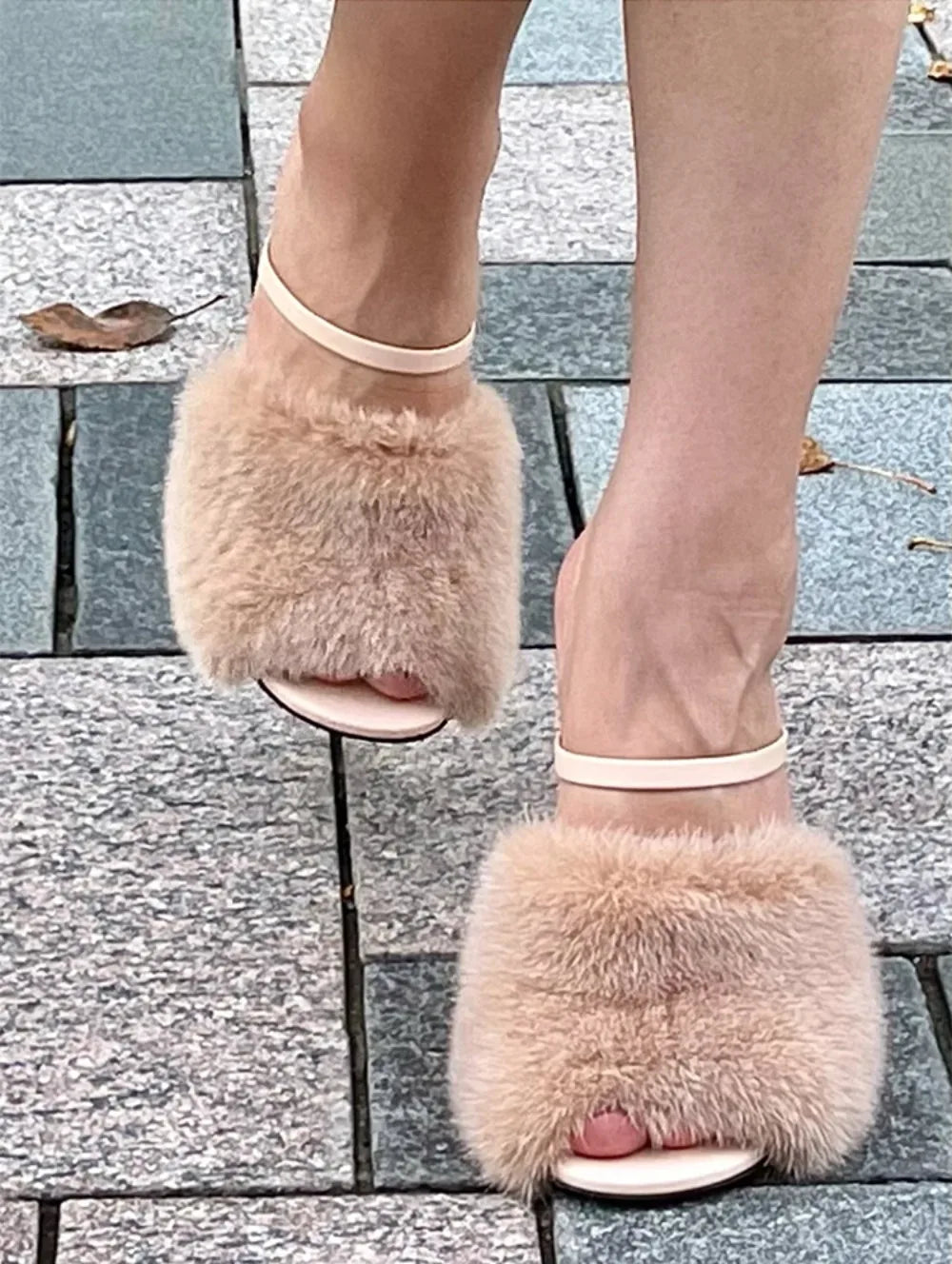 Fashion Women Fur Slippers Sexy Peep Toe Gladiator Sandals Dress Pumps Summer Women Wedge Shoes Strange Heel Mules High Heels