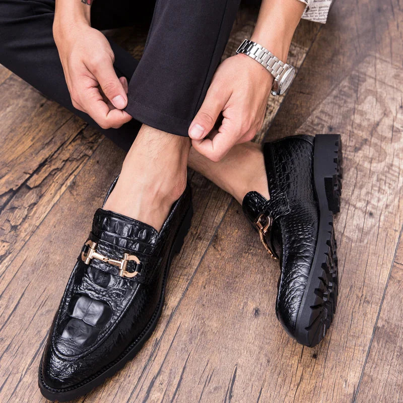 New British business casual shoes nightclub formal pointy leather shoes for men 46 47 large size crocodile metal decoration