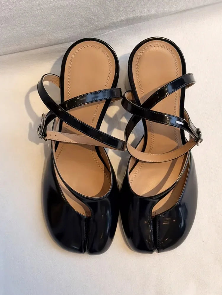 New Fashion Patent Leather Cross Strap Tabi Women Sandals Summer Slingbacks Split toe Thick High heels Chunky Shoes Sandals