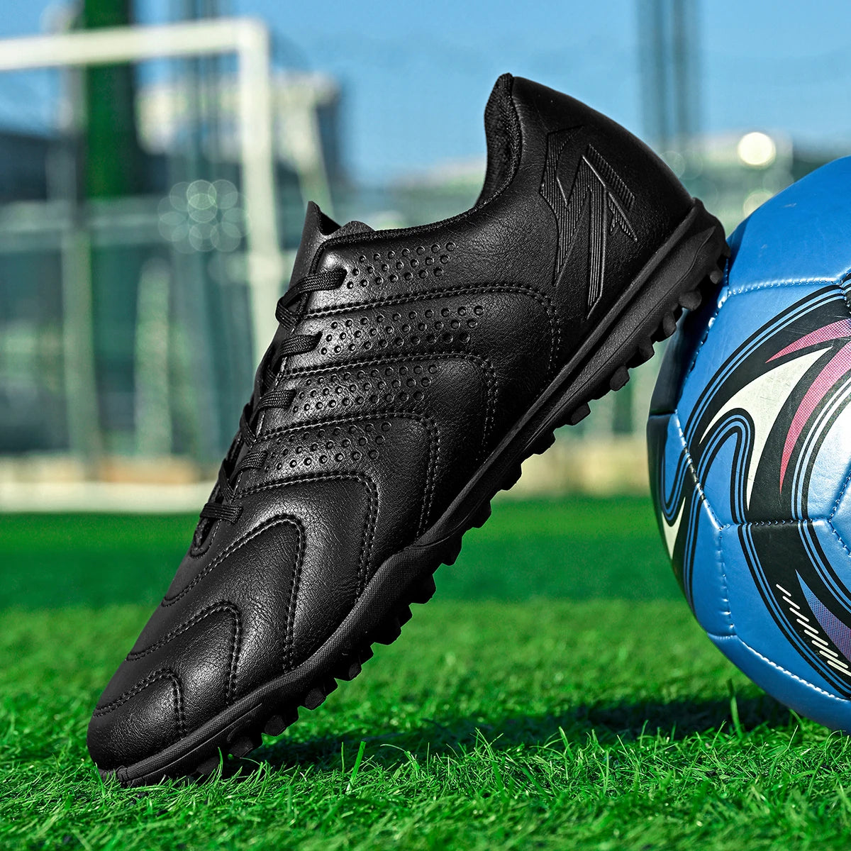 TF grass football boots are lightweight, comfortable, non slip, stylish, durable in appearance, and have a sturdy structure