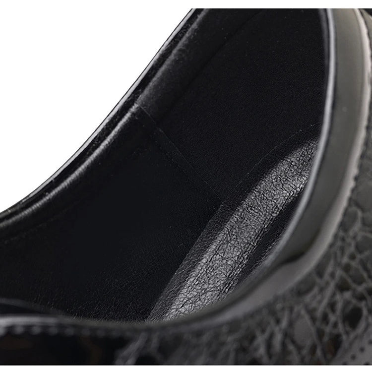 Lace Designer Fashion Business Casual Shoes for Men Spring Summer New Patent Leather Shoes Male Solid Color Wedding Shoe Man