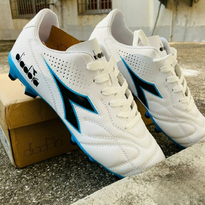 Professional Men Football Shoes Black White Leather Sport Shoes For Mens FG Soccer Shoe Youth