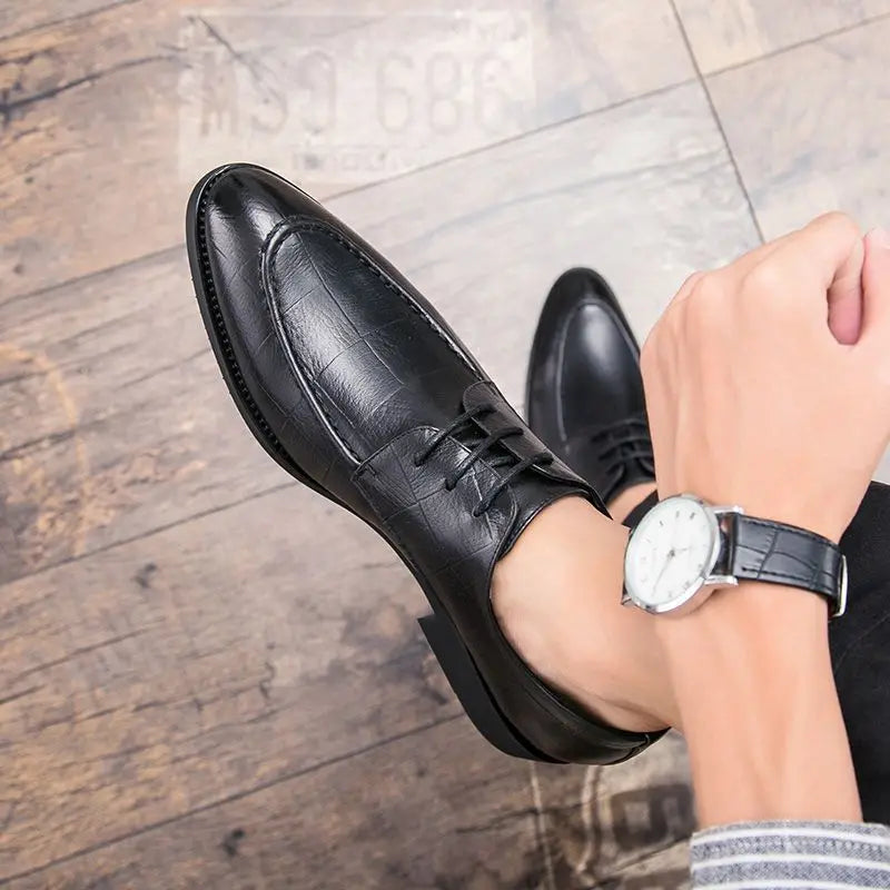 أحذية رجالية جلدية على الطراز البريطاني، نسخة كورية مدببة من الأمام، رسمية للعمل، عصرية ومتعددة الاستخدامات