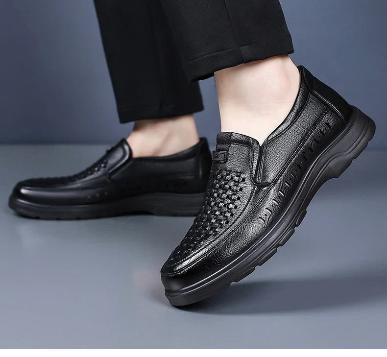 Summer New Designer Hallow Leather Shoes Man Breathable Soft Sole Business Casual Shoes Male Fashion Loafers Shoes for Man