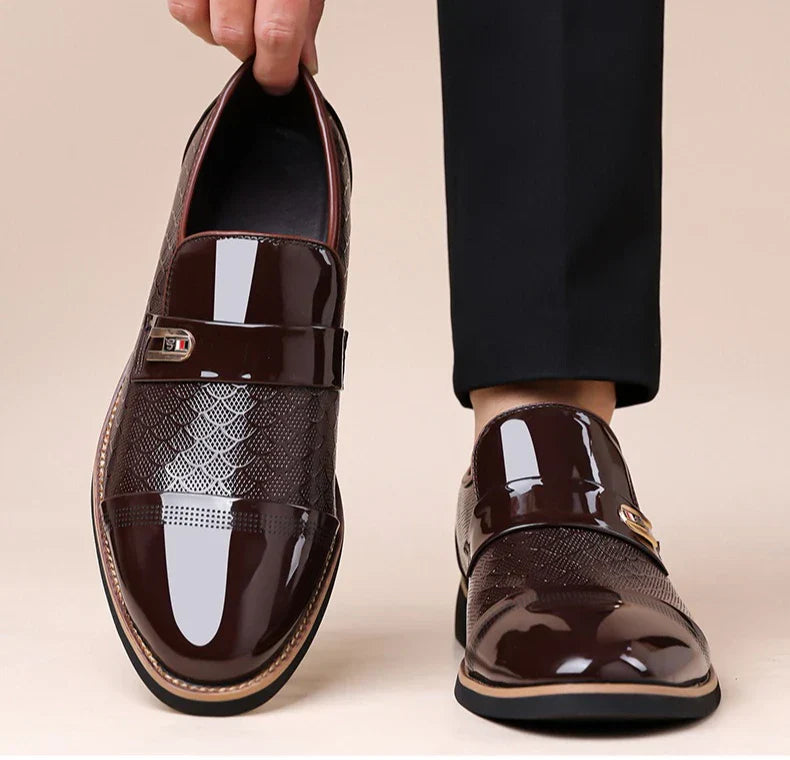 New Designer Patent Leather Wedding Shoes for Men Solid Color Business Casual Shoes Male Spring Autumn Fashion Dress Shoes Man