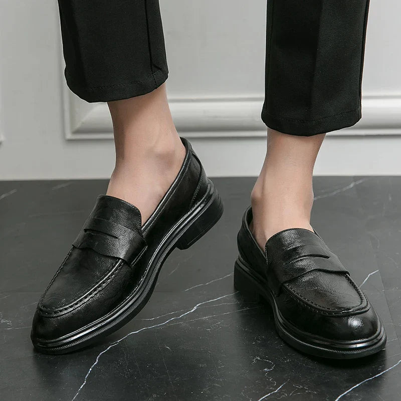 Men's Classic Leather Casual Shoes With Anti-Slip Thick Sole  Outdoor Walking Shoe  Pointed  Toe Comfortable And Durable Loafers