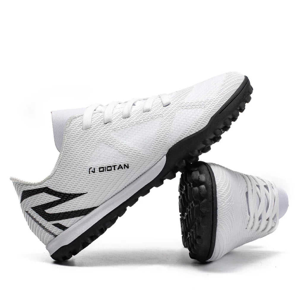 Low-top, soccer shoes, unisex, TF and FG, slip-resistant and wear-resistant, available in 3 colors. Sole spikes Not above ankle