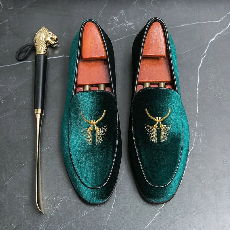 Trendy Men's Velvet Embroidery Driving Shoes Comfortable Business Wedding Dress Blue Green Loafers Sapatos Tenis Masculino