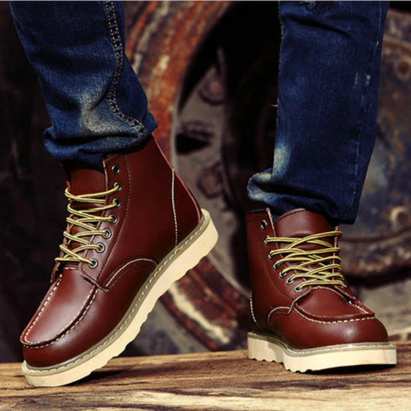 أحذية رجالية جديدة من الجلد الطبيعي لموسم الربيع، أحذية رجالية فاخرة عالية الجودة تصل للكاحل، أحذية عصرية للدراجات النارية مصنوعة يدوياً، حذاء رجالي مقاوم للماء.
