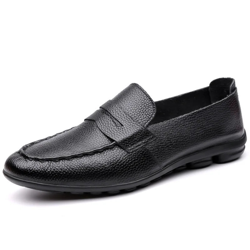 2026 Spring Autumn New Loafers Male Solid Color Fashion Casual Leather Shoes Male Soft Sole Light Driving Shoes Man