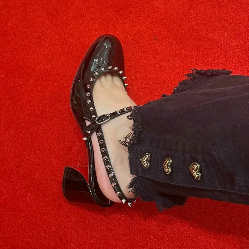 2026 New Style Thick Heel Rivet Mary Jane Shoes Female Summer French Temperament One-Word Buckle Strap Black Round Head Sandals