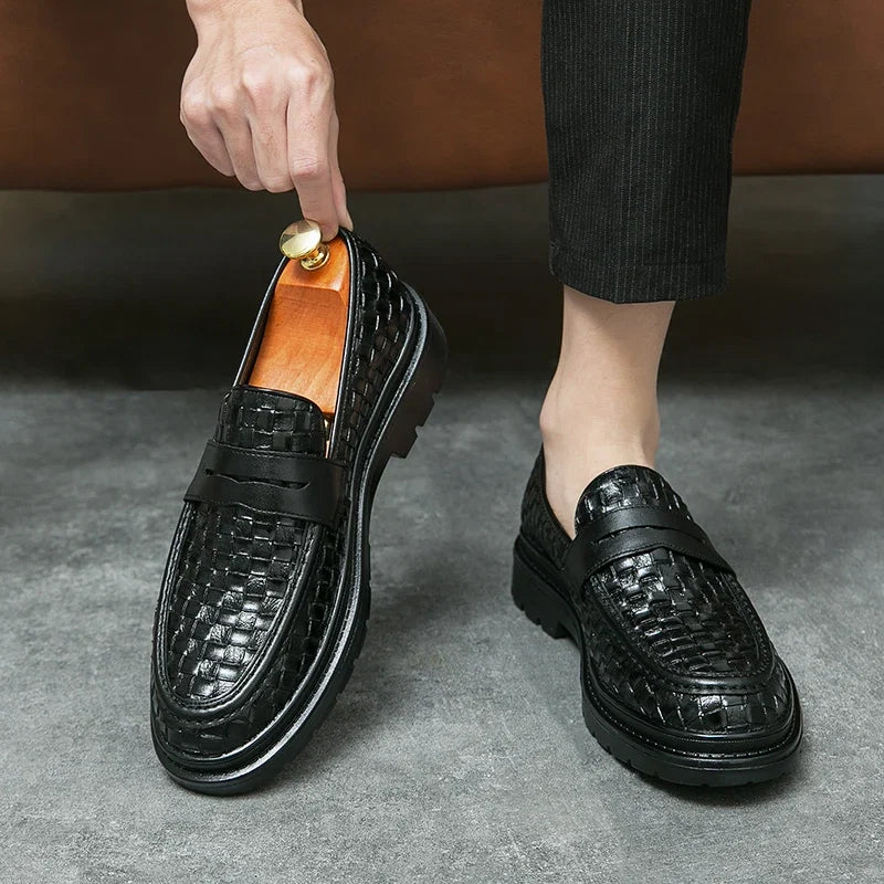 British Style Men's Leather Shoes Massage Soles Casual Shoes High-quality Men's Formal Shoes Versatile Loafers Big Size 38-46