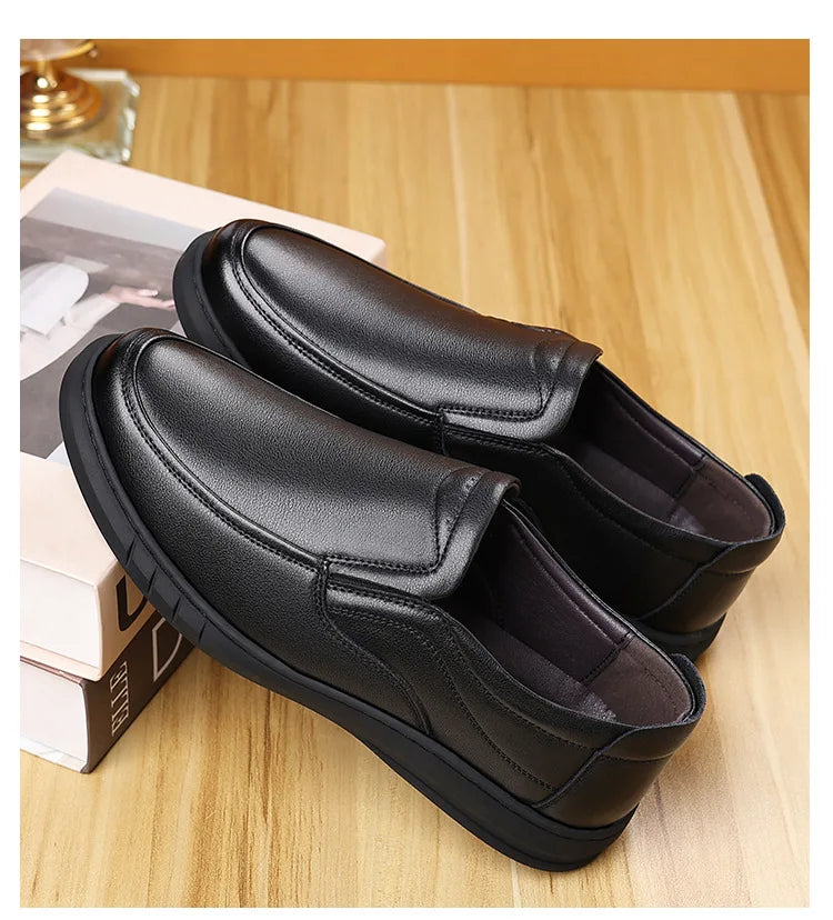 2025 Casual Men's leather Shoes Summer soft soled dad shoe Versatile classic Male shoes Breathable genuine leather loafers Homme