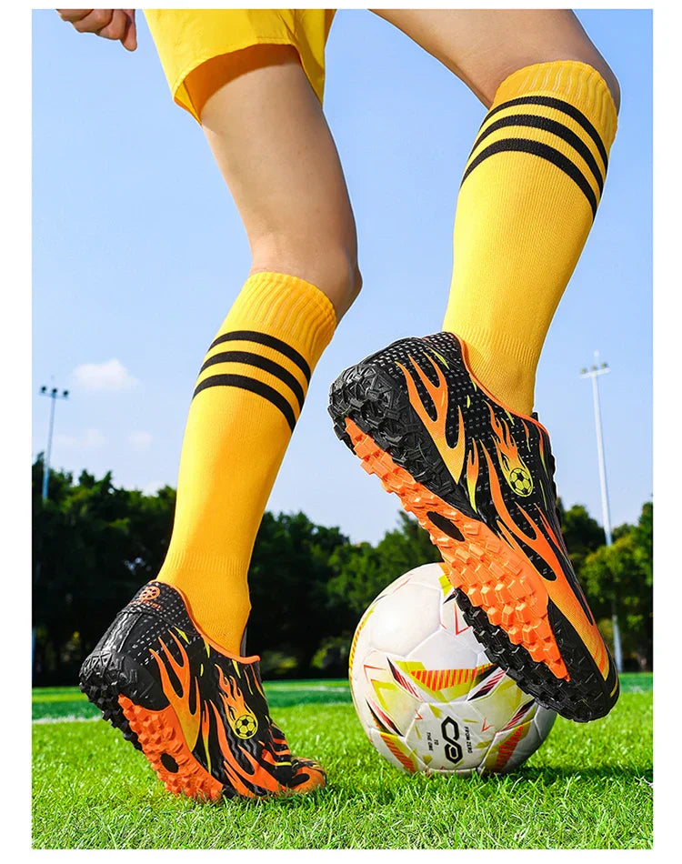 New Man Soccer Shoes Professional Football Boots Sneakers Comfortable Outdoor Match Match Boys Non-Slip Sports Shoes Unisex