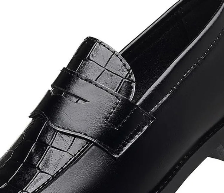 New Men's Leather Shoes Business Casual British Style Breathable Slip-on Loafers Pointed Toe Fashion Sneakers