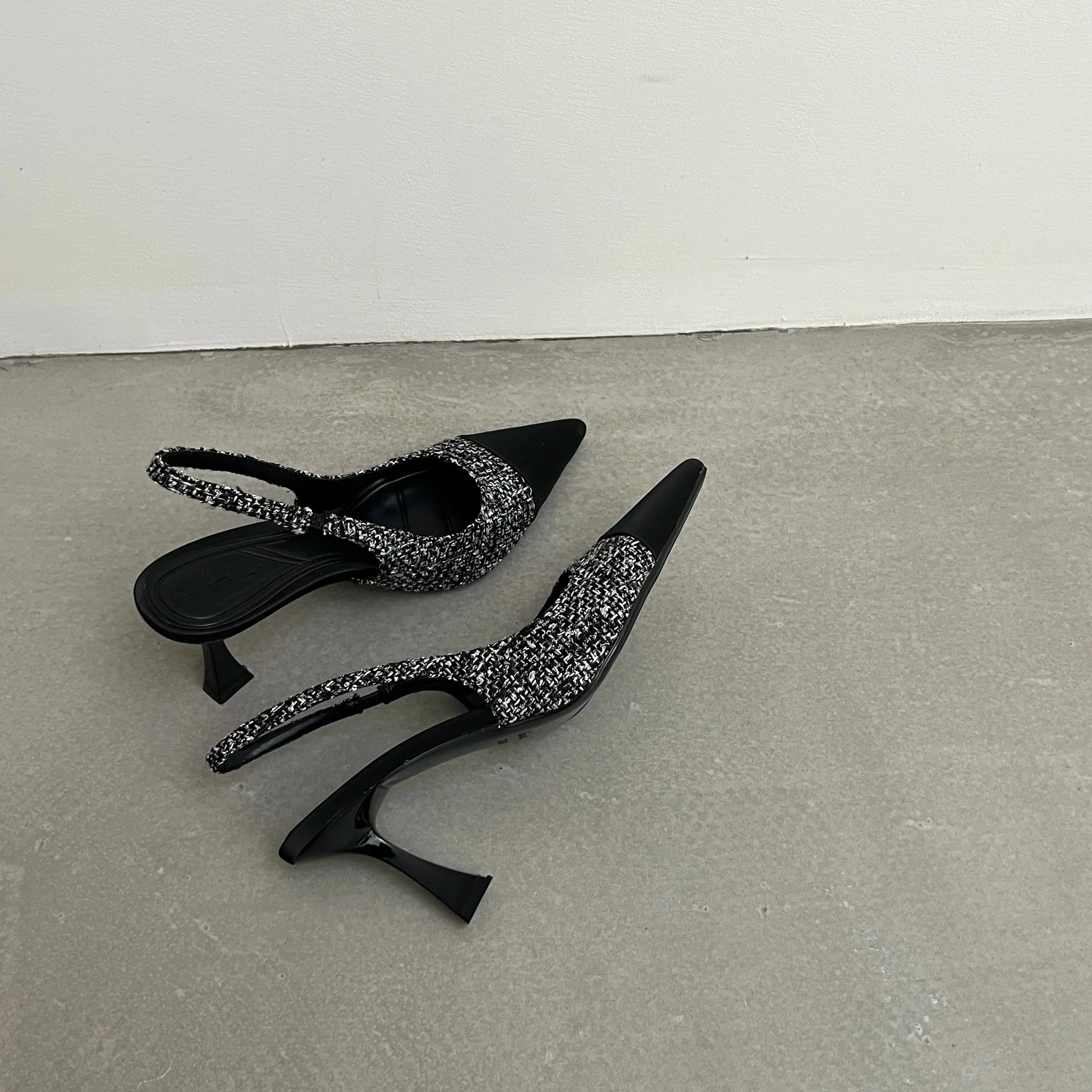 New style pointed-toe fashionable high-heeled shoes for women with thin heels open-back, shallow-cut and suitable foroutdoorwear