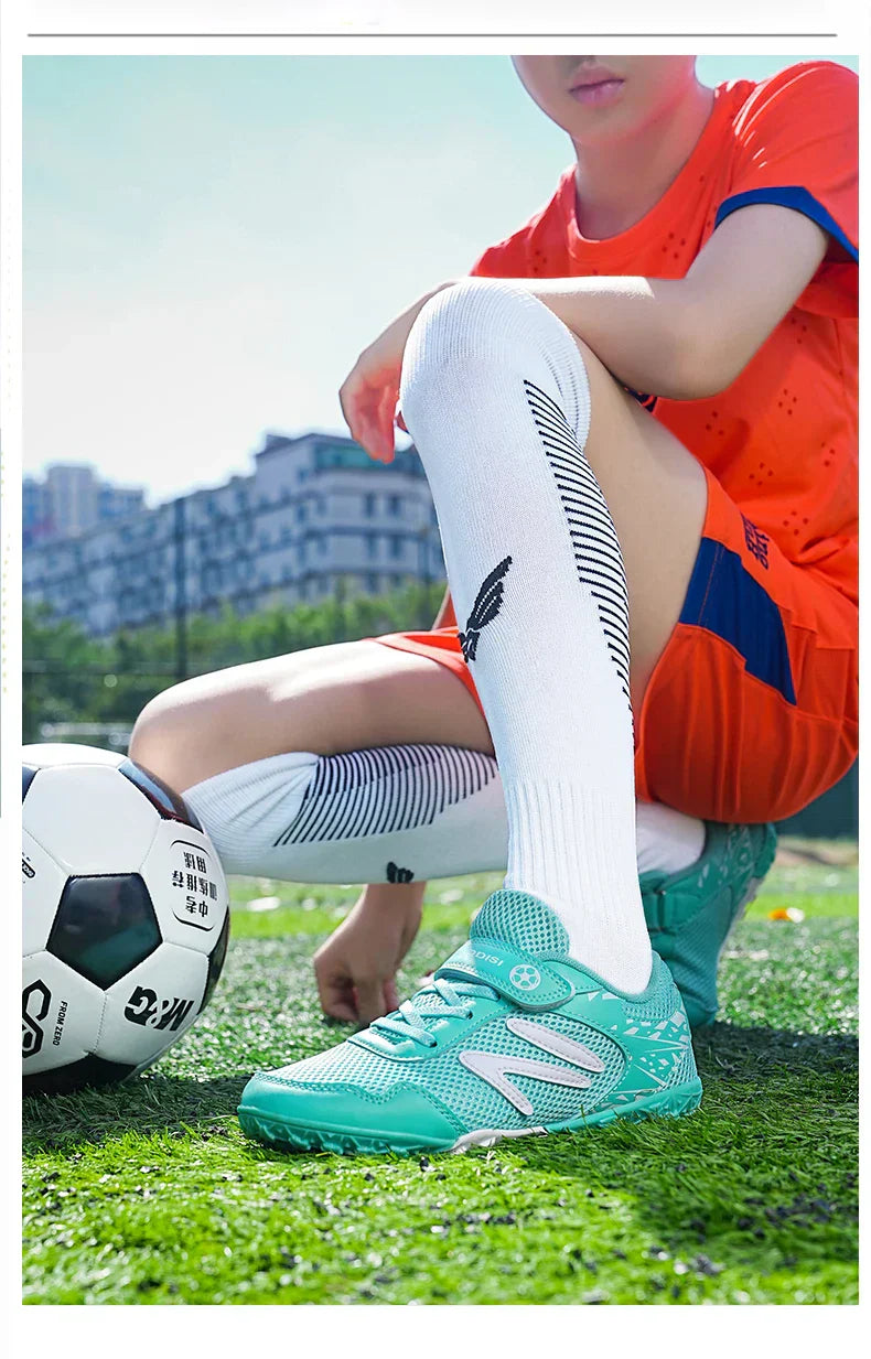 New Children Soccer Shoes Cleats Boys Football Boots TF Breathable Ultralight Grass Training Fast Athletic Sneakers 28-39