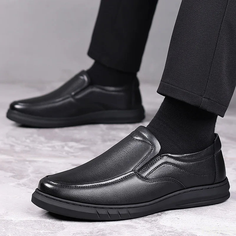 2025 Casual Men's leather Shoes Summer soft soled dad shoe Versatile classic Male shoes Breathable genuine leather loafers Homme