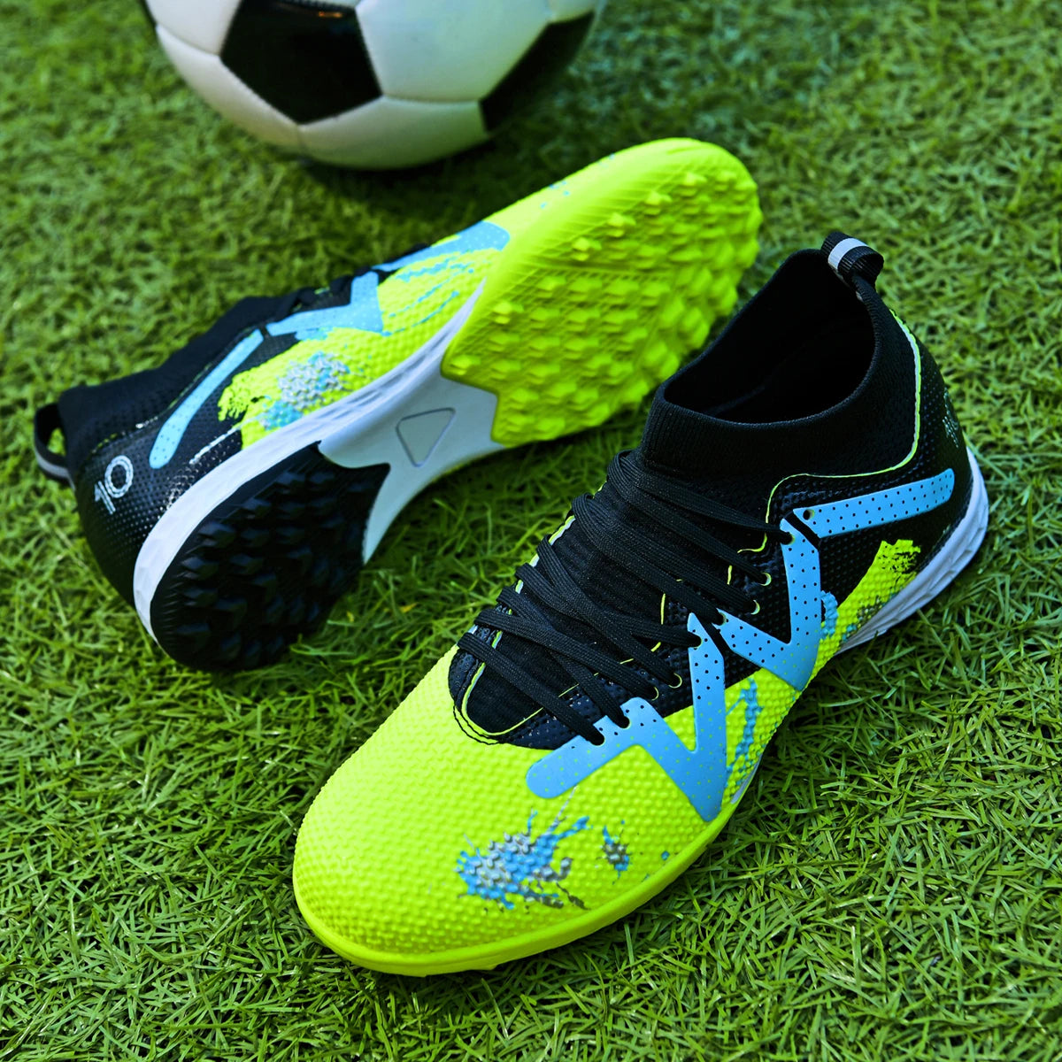 Integrated Molding Adult TF football shoes Smooth PU Fabric Non-slip Rubber Outsole Wearproof Indoor And Outdoor Turf Field Shoe