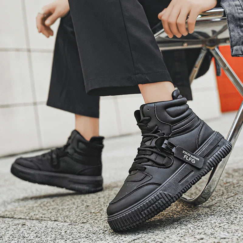 New Fashion Casual Sneakers High Top Skateboard Shoes Student Boots Men and Women Trend Wear Resistant Two-color Couples