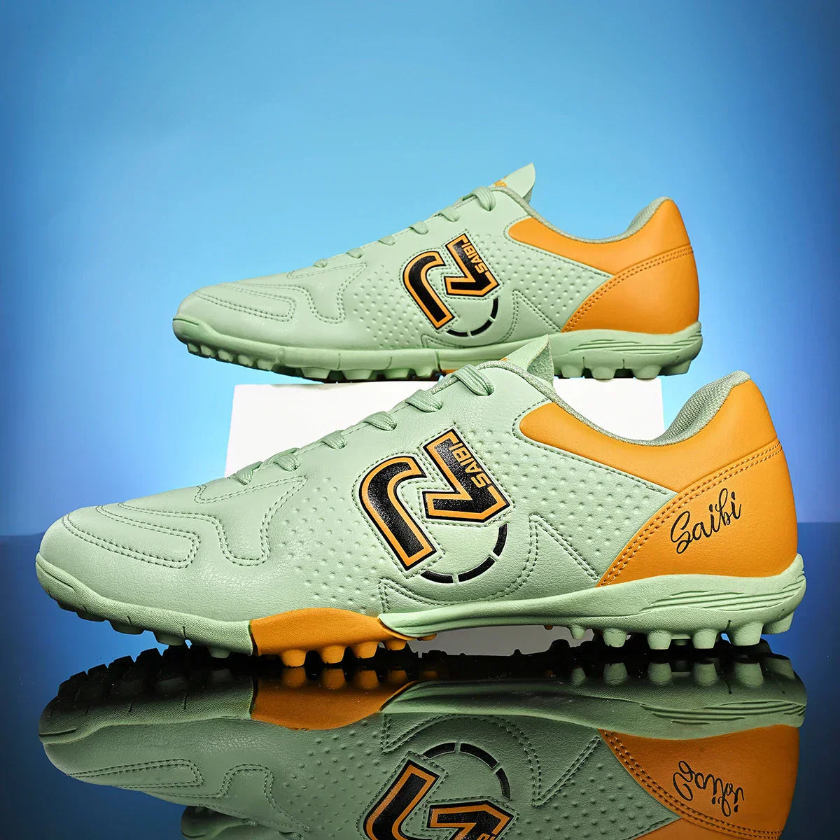 Men's football shoes TF broken nail outdoor sports shoes, wear-resistant and anti slip, exclusive to sports enthusiasts