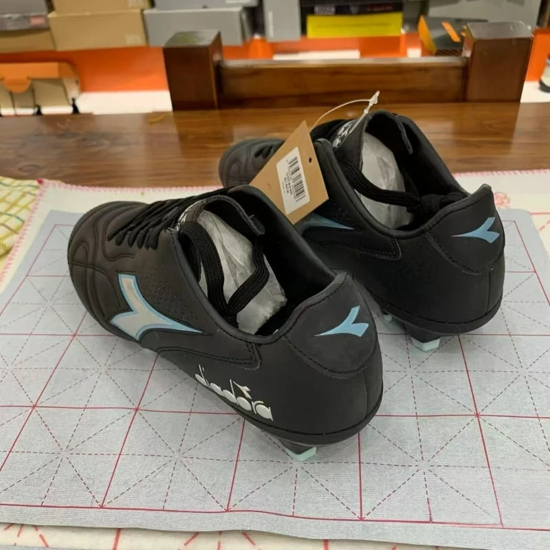 Professional Men Football Shoes Black White Leather Sport Shoes For Mens FG Soccer Shoe Youth